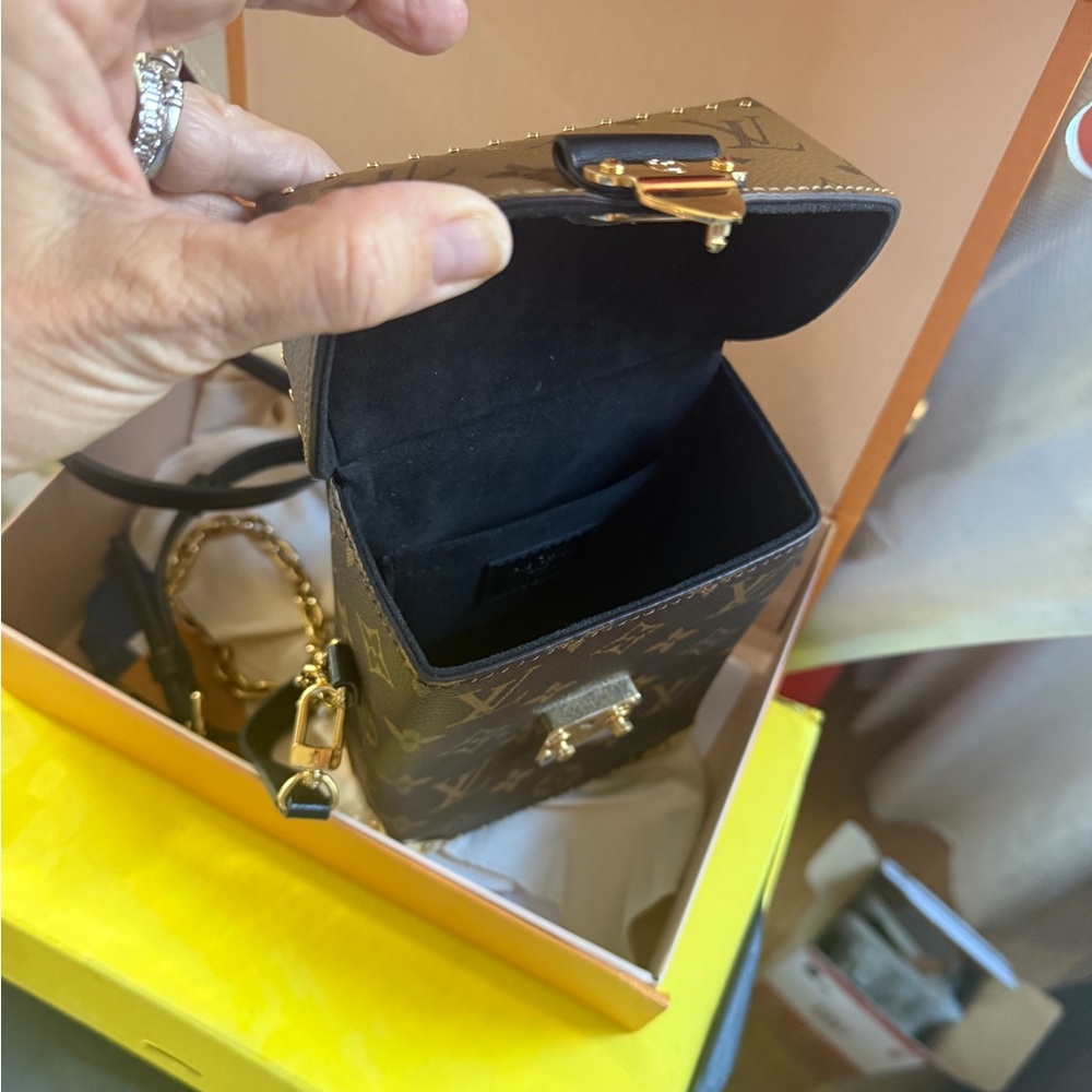 Louis Vuitton camera box. Worn once. ORIGINAL BOX AND BAG - Picture 4 of 11